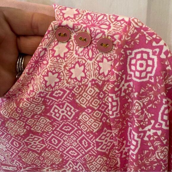 J. McLaughlin pink and white jersey print top with pink button accents- sz small - Picture 8 of 11